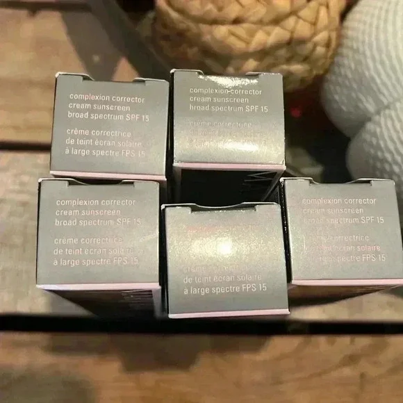 💋💄New Mary Kay CC Cream Sunscreen Broad Spectrum SPF 15💋💄 - Picture 2 of 5